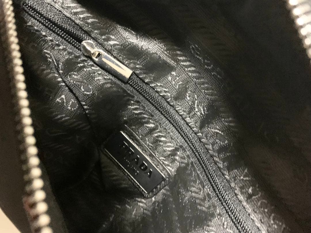 PRADA ブラック ボディバッグ　レア！ノベルティ中古品