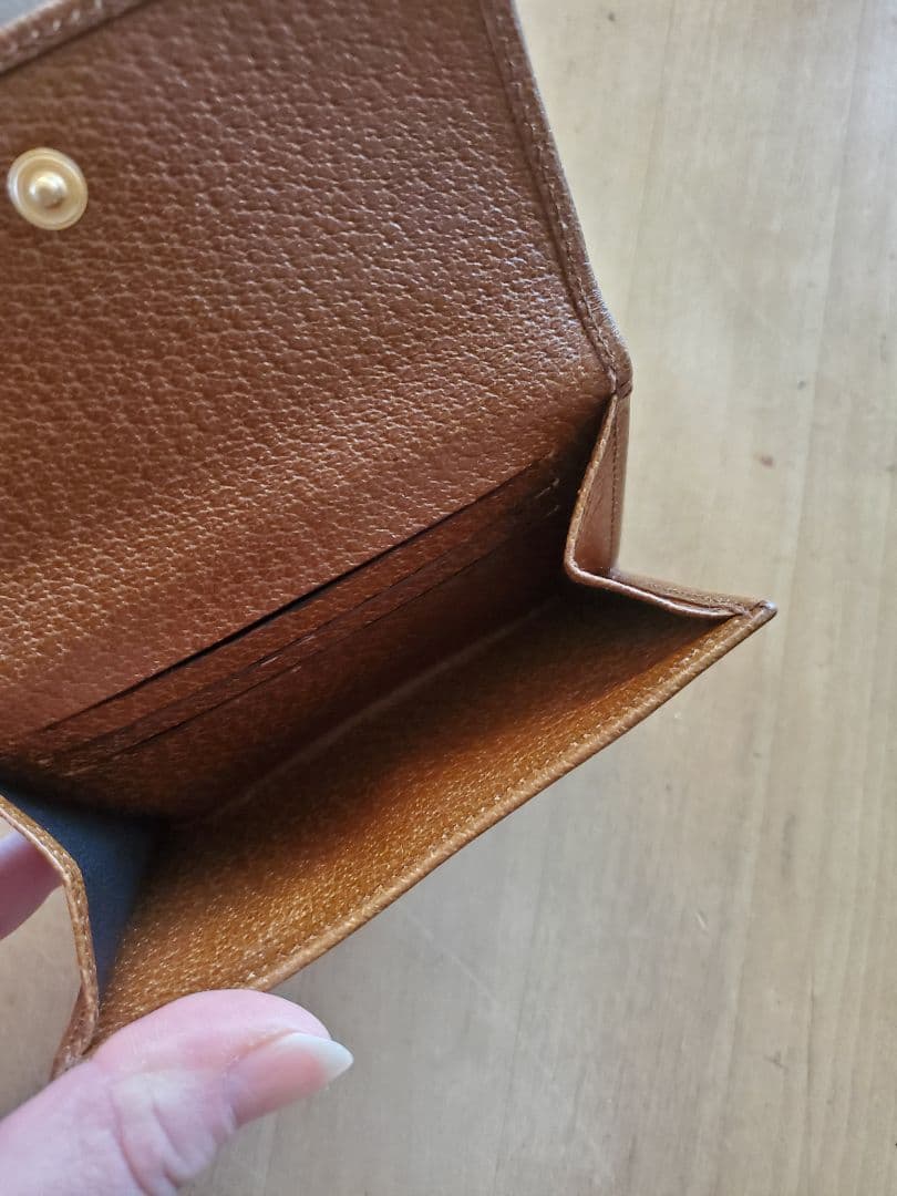 GUCCI ブラウン レザー 二つ折り財布　土日のみ9,999円→9,000円