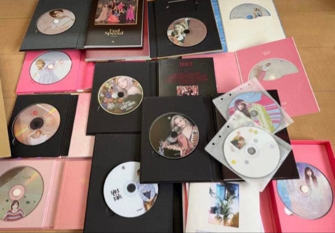 TWICE 韓国 アルバム CD 特典 おまけつき 全てつきます！
