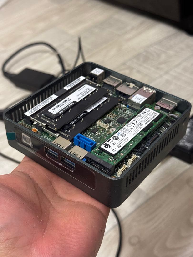 ミニPC Intel NUC i3