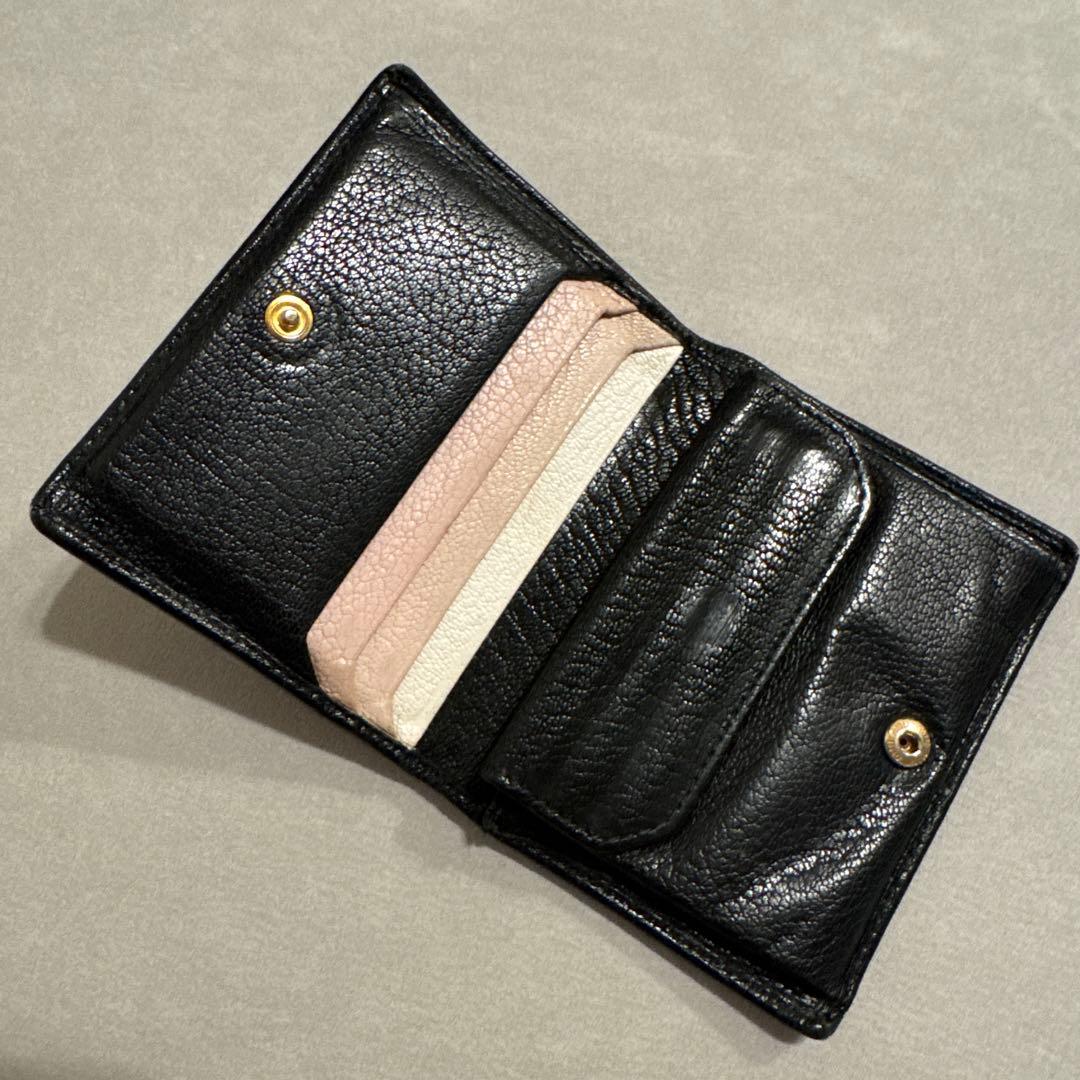miumiu ミュウミュウ　二つ折り　財布