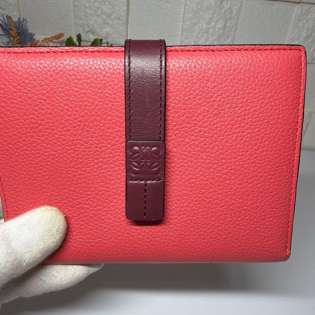 超美品 LOEWE 二つ折り財布 バーティカル ウォレット ミディアム