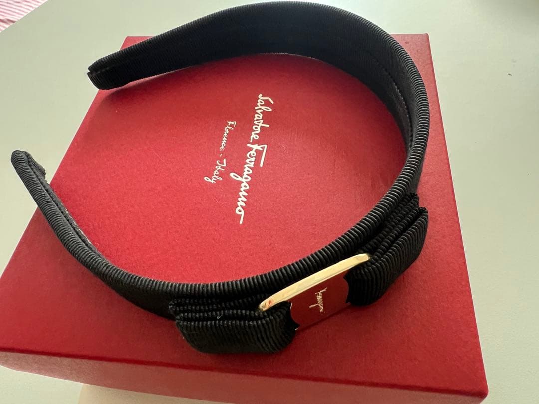 [お値下げしました]Salvatore Ferragamo ブラックヘアバンド