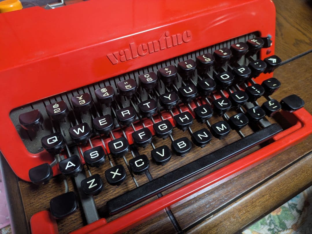 olivetti valentine 赤バケツ　タイプライター