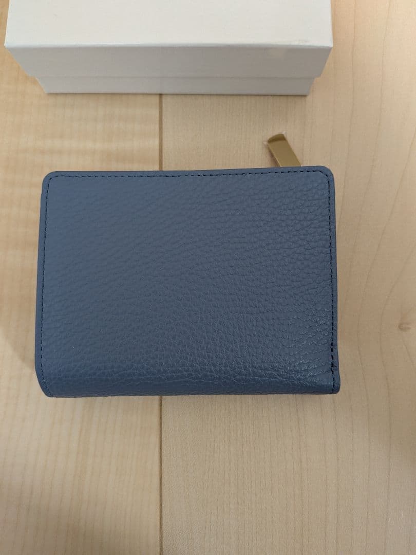 新品　ドラえもん　本革 二つ折り財布 青