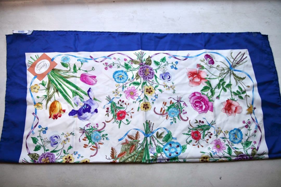 新品希少品 GUCCI ヴィンテージ花柄スカーフ 箱付き