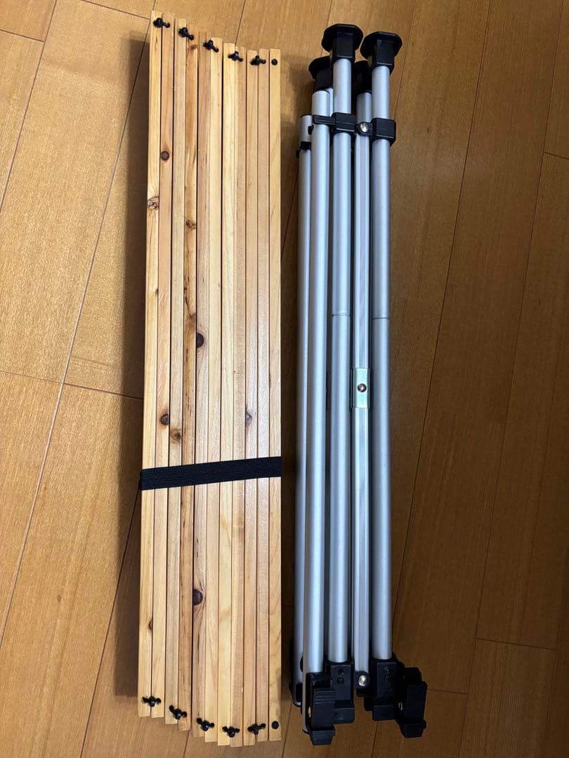 トントン様用Coleman natural wood roll table 65