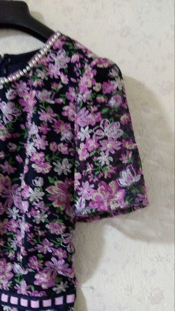 Rose　Tiara　ネイビー ピンク花柄 半袖膝丈ワンピース