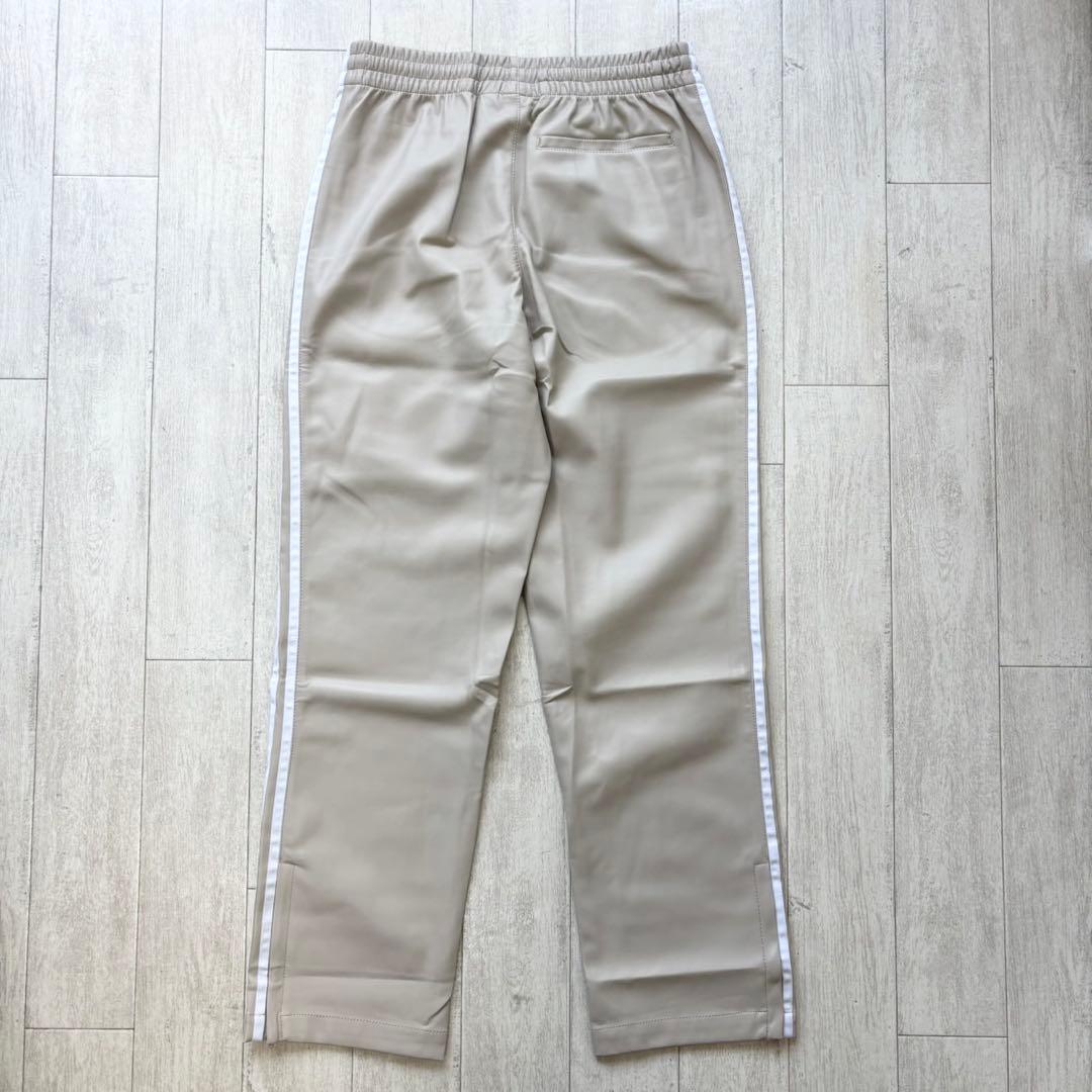 新品　adidas フェイクレザー ファイヤーバード トラックパンツ Lベージュ
