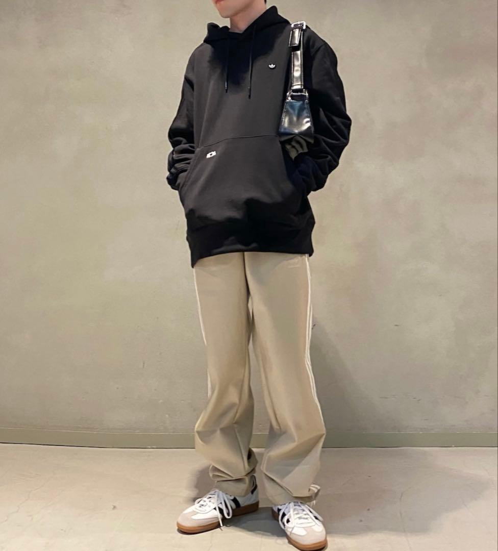新品　adidas フェイクレザー ファイヤーバード トラックパンツ Lベージュ