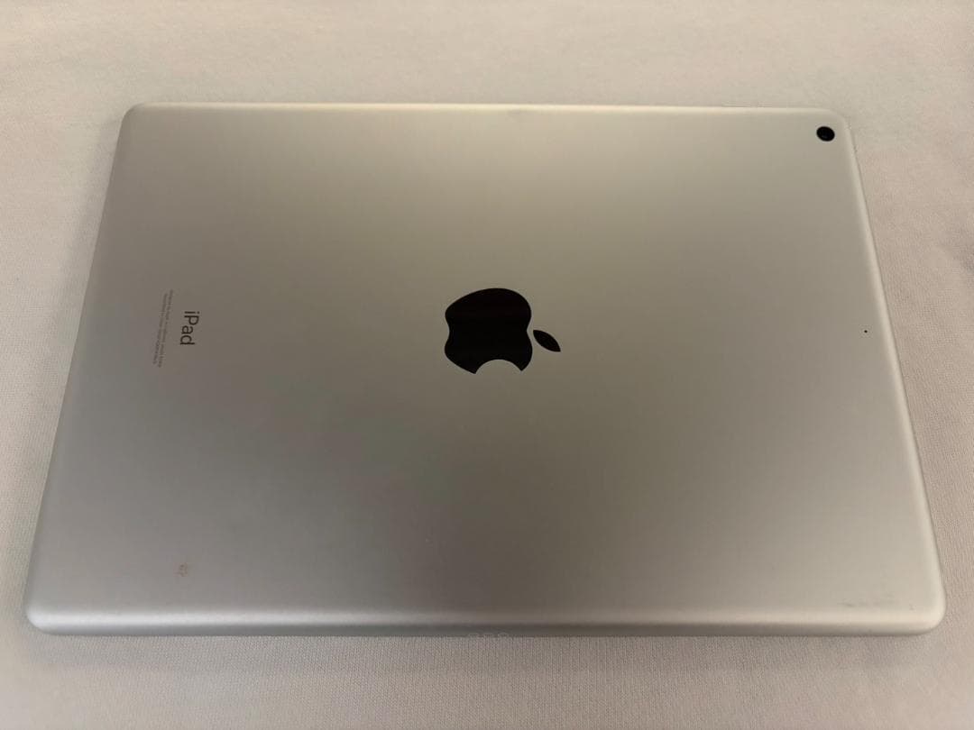 iPad 第9世代 64GB Wi-Fiモデル シルバー キーボード・充電器付き