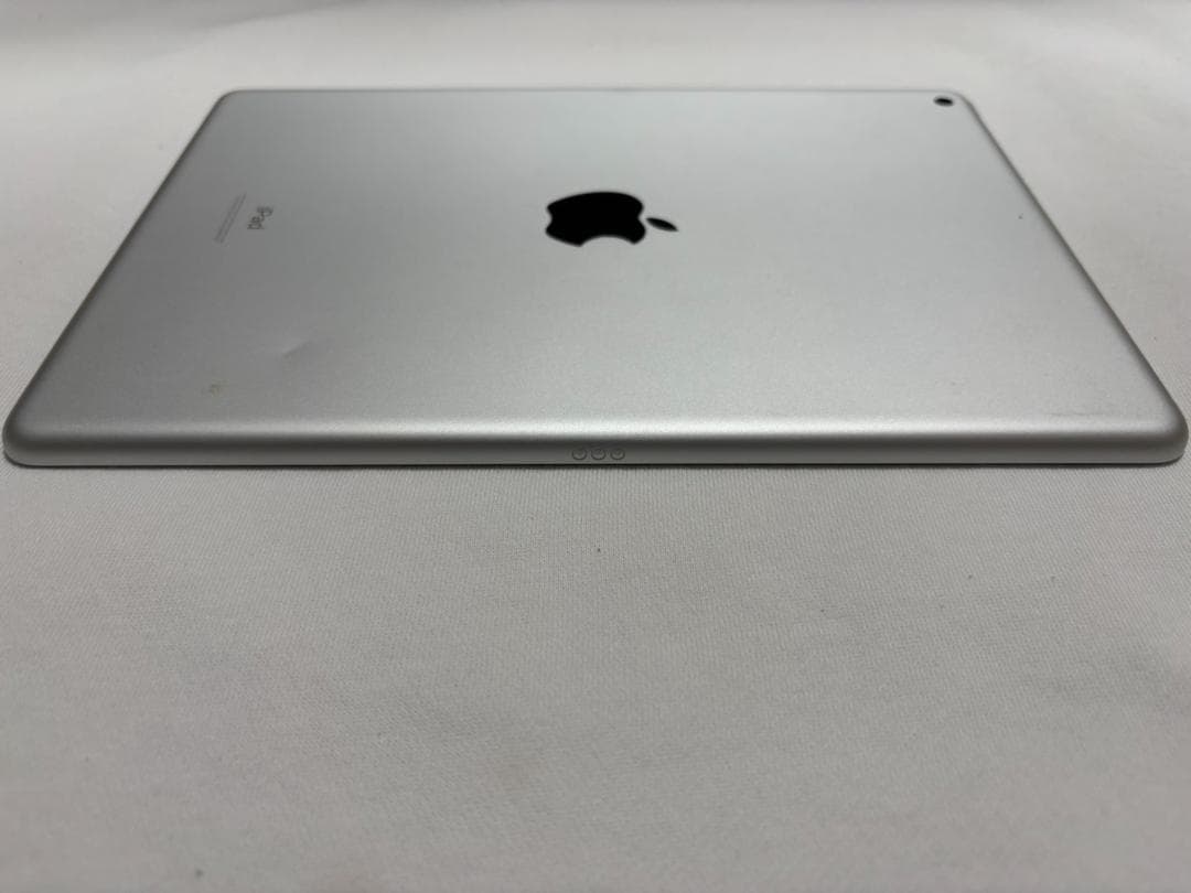 iPad 第9世代 64GB Wi-Fiモデル シルバー キーボード・充電器付き