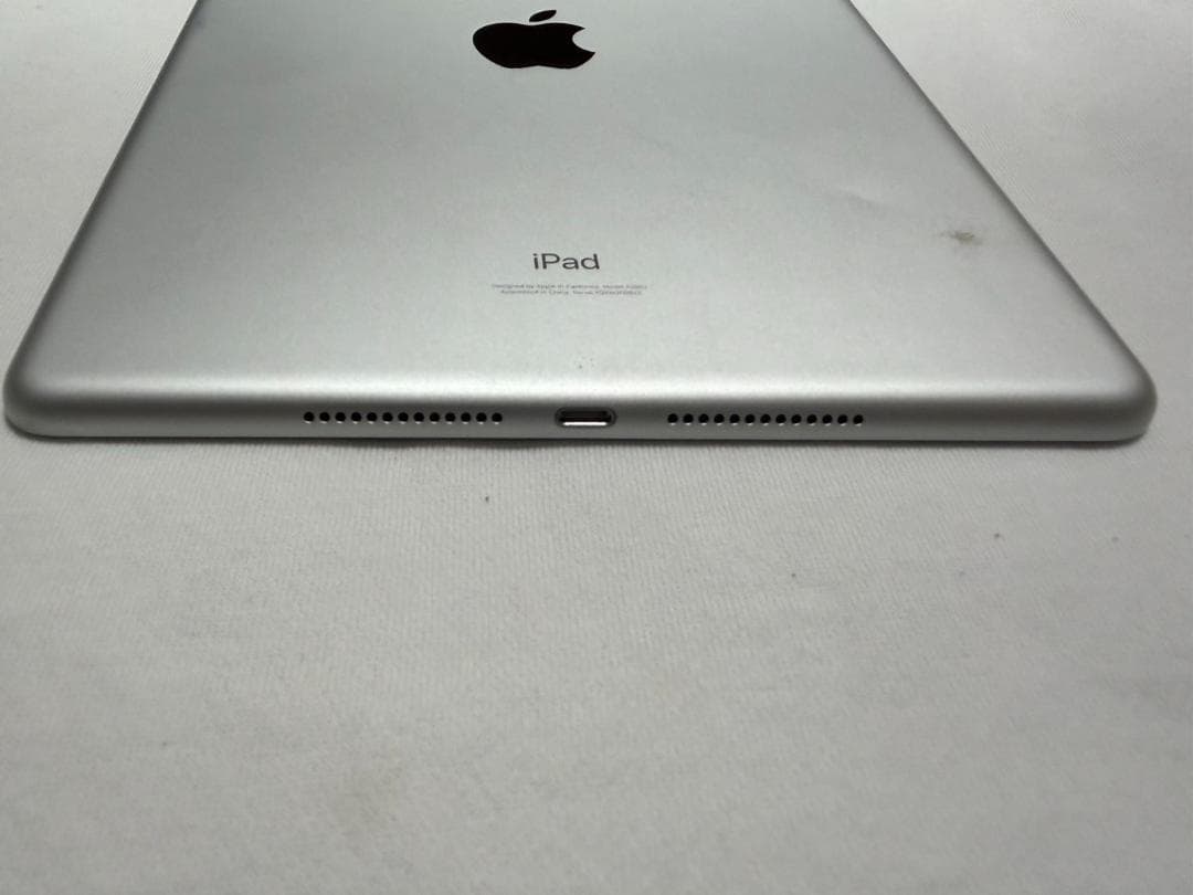 iPad 第9世代 64GB Wi-Fiモデル シルバー キーボード・充電器付き