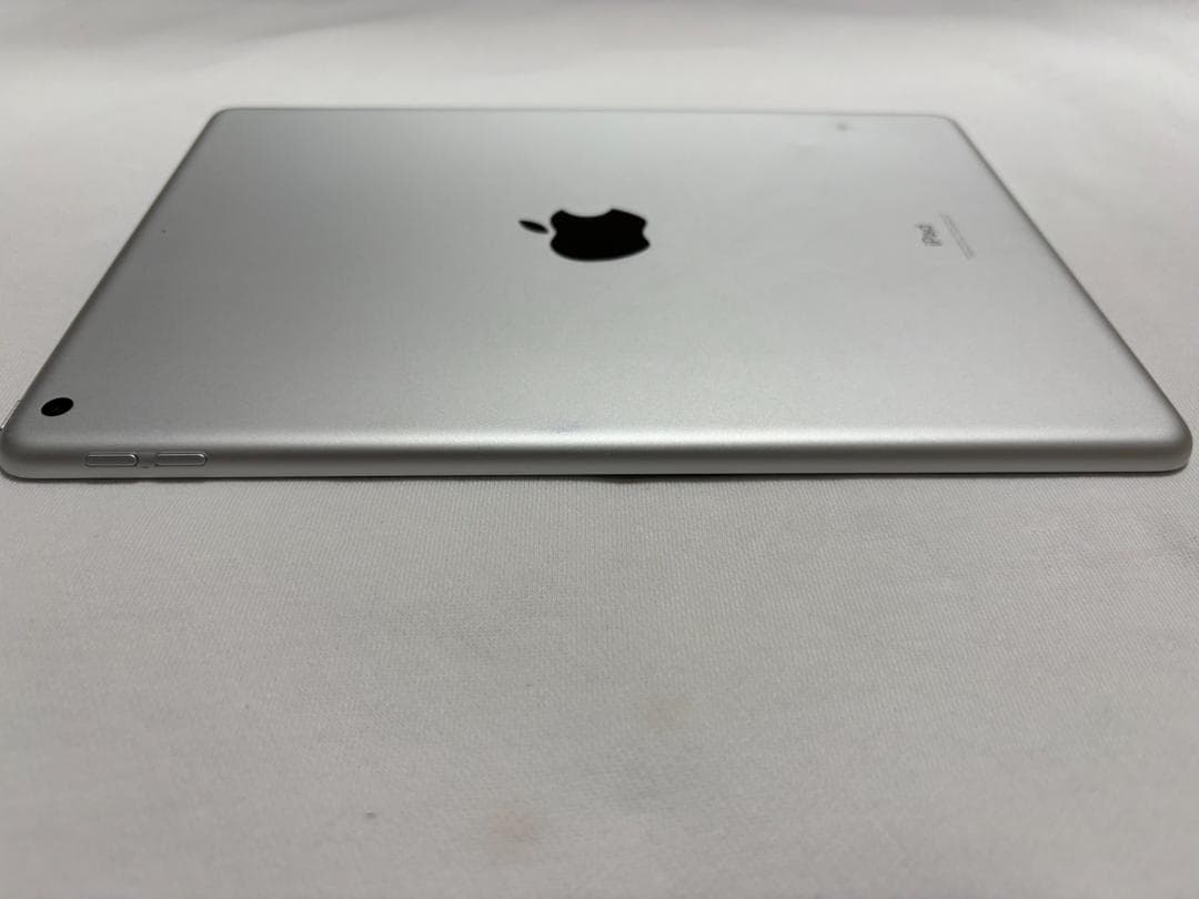 iPad 第9世代 64GB Wi-Fiモデル シルバー キーボード・充電器付き