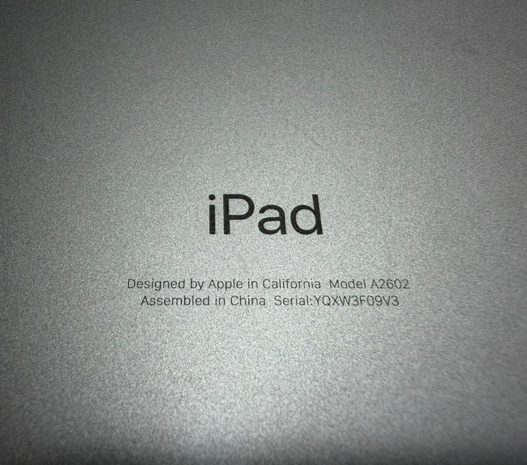 iPad 第9世代 64GB Wi-Fiモデル シルバー キーボード・充電器付き