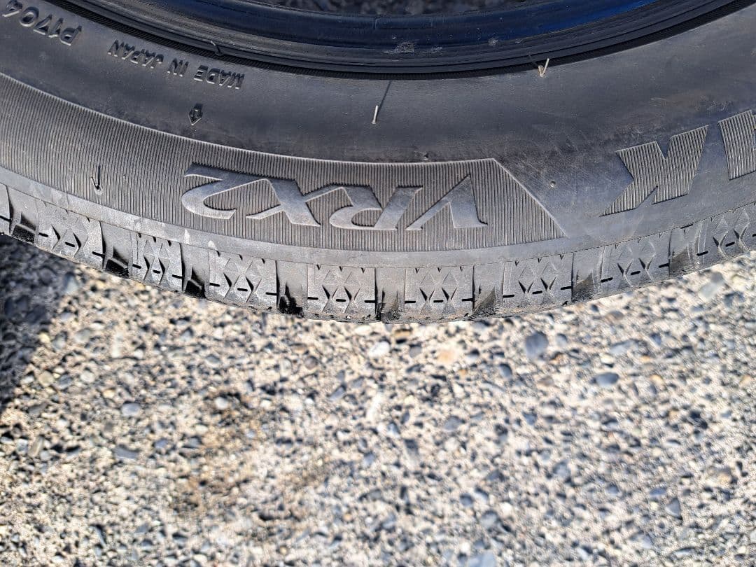 ブリヂストン スタッドレスタイヤ VRX2 225 /50r17 送料込み BS