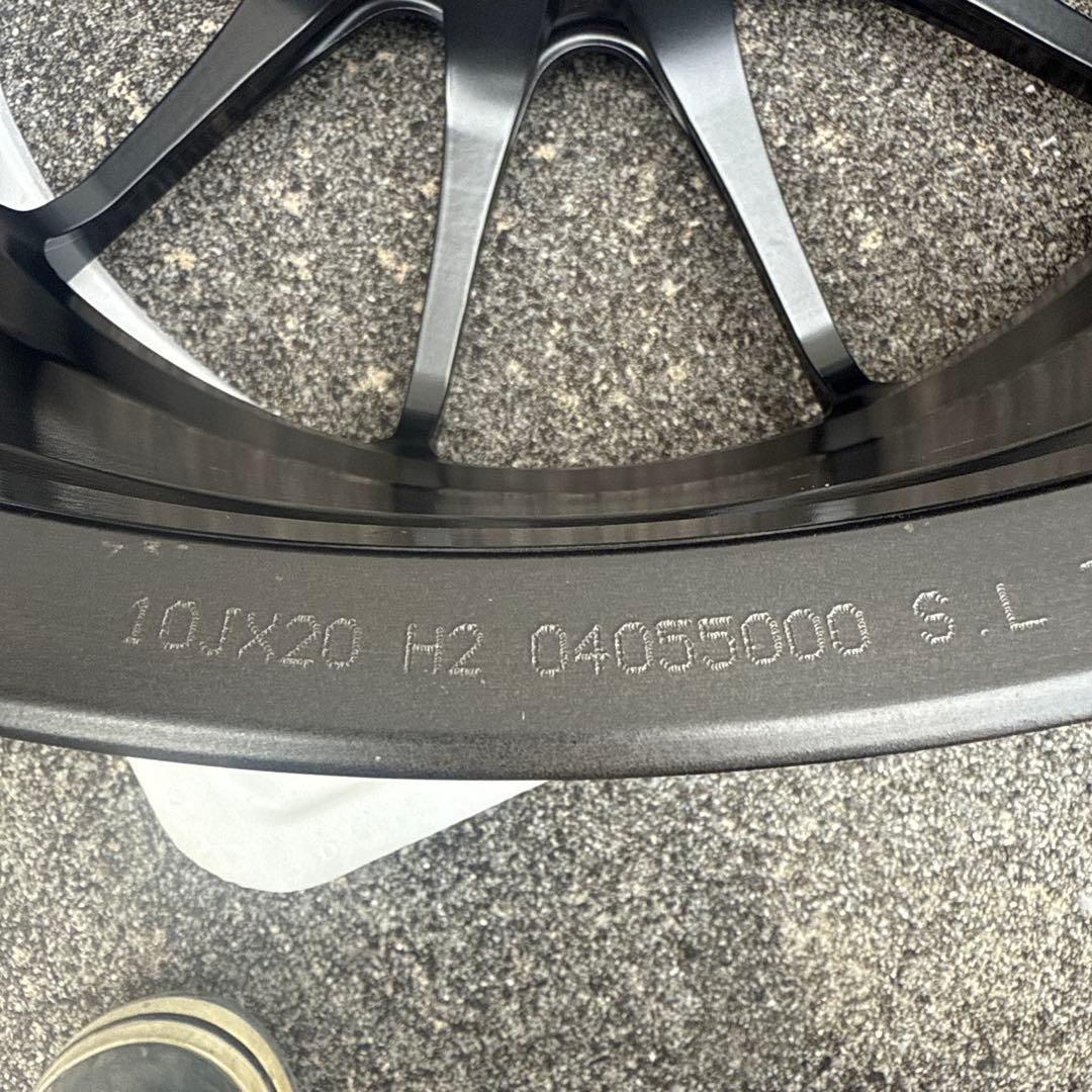 OZ Racing スーパーフォージアータ マットブラック20インチ　2本