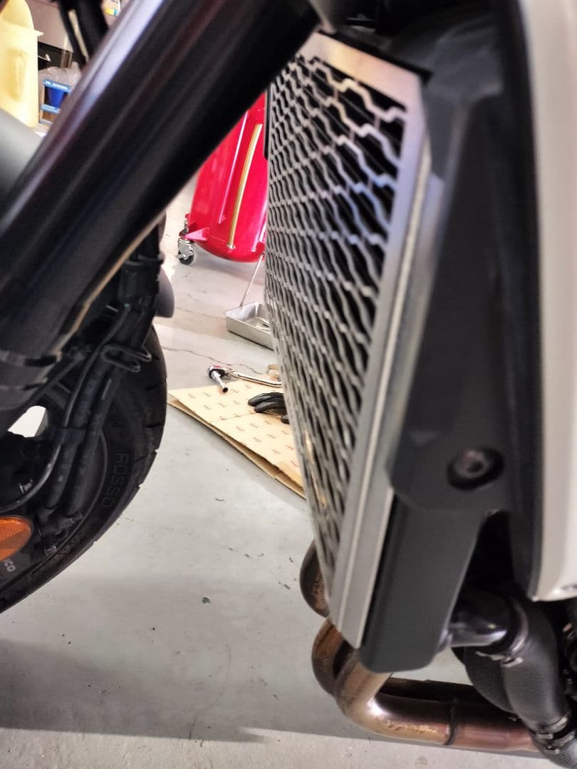 CB1000R用アルミラジエーターカバー