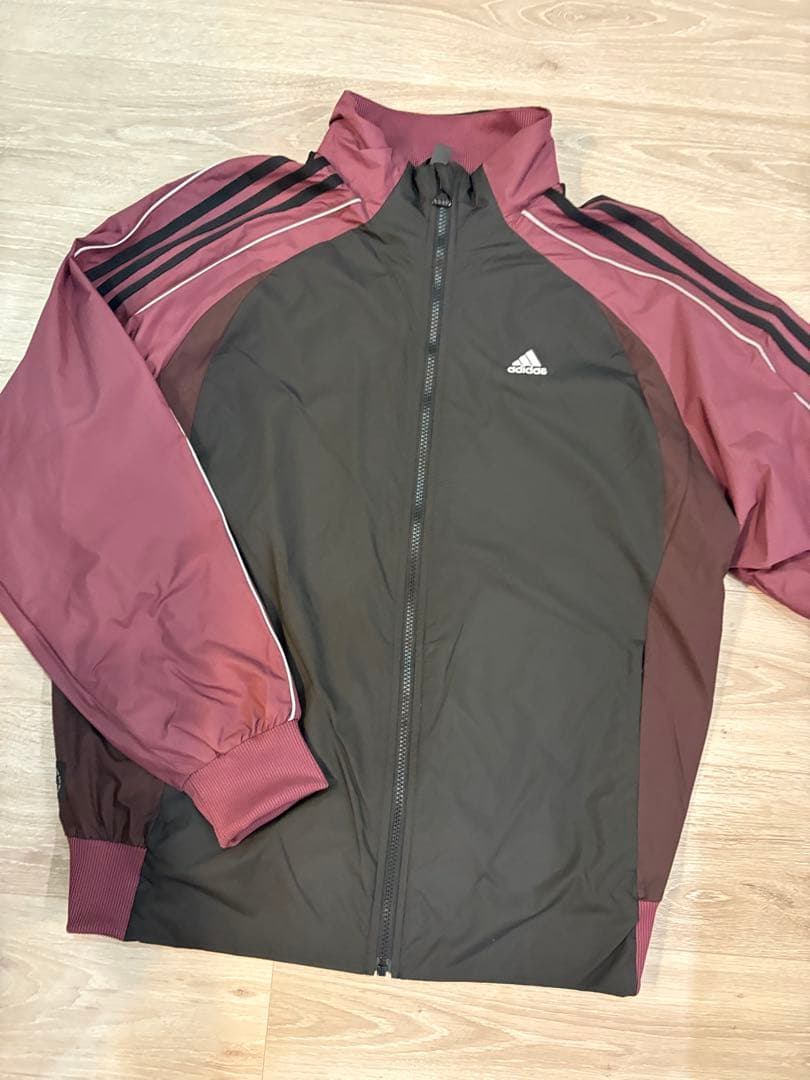 adidas ナイロン上下セット 黒・バーガンディ　Ｌ　ほぼ新品　冬用