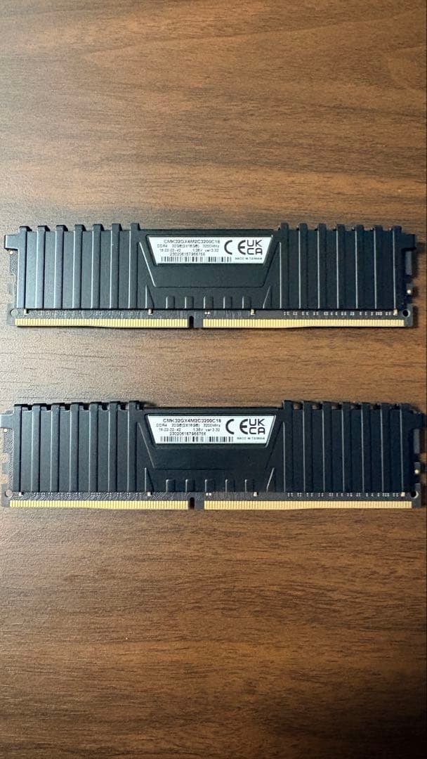 メモリー CORSAIR VENGEANCE LPX CMK32GX4M2C3200C18