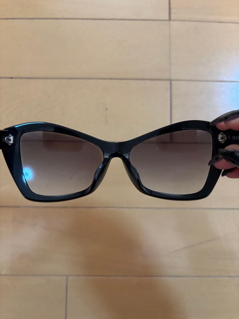 PRADA ブラック キャットアイ サングラス