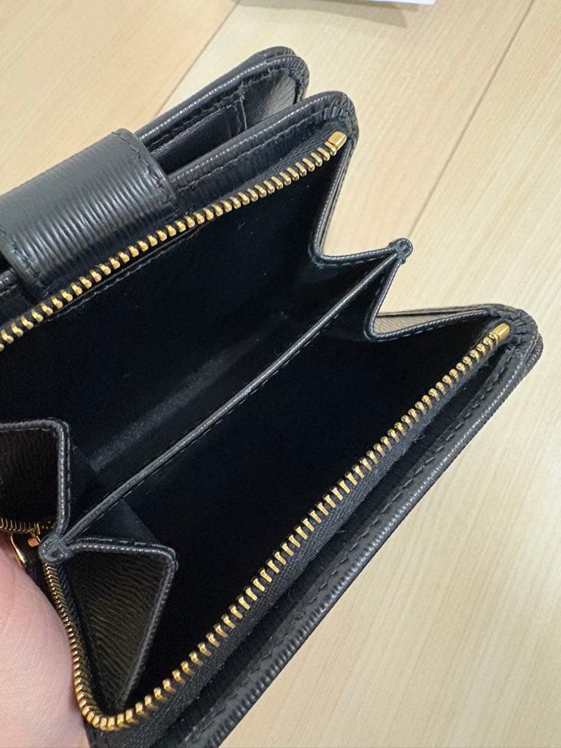 【大幅値下げ】PRADA エピレザー ブラック 二つ折り財布