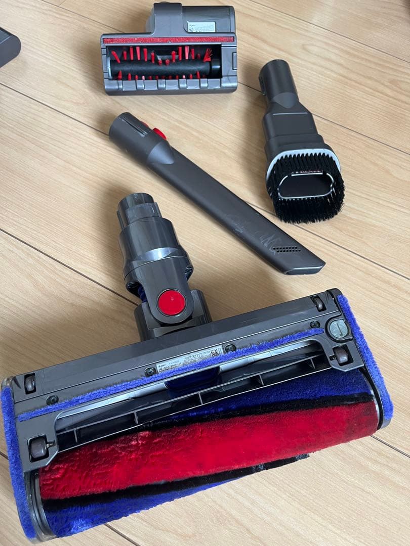 Dyson ダイソン V7 Fluffy コードレス掃除機【バッテリー交換必要】