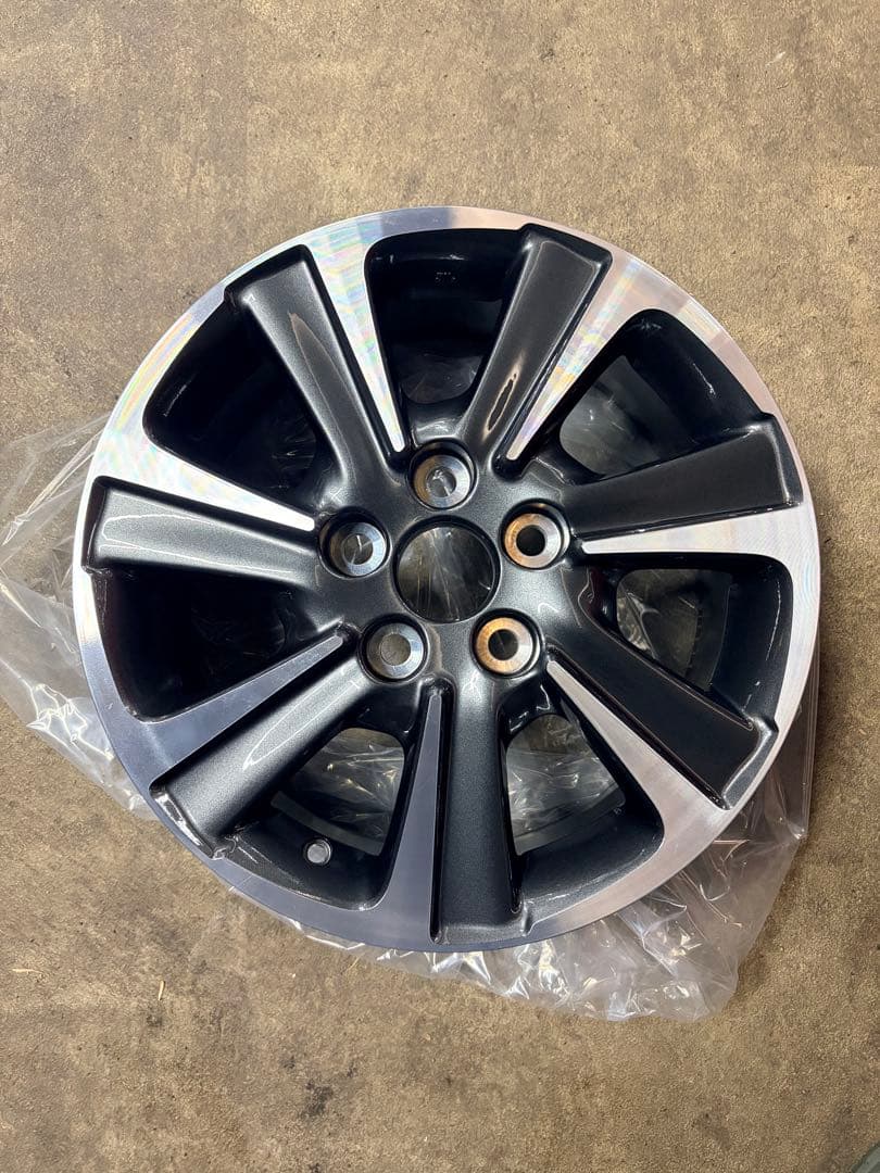 ノア、ヴォクシー　42611-28B31 DBA-ZRR80W トヨタ純正部品