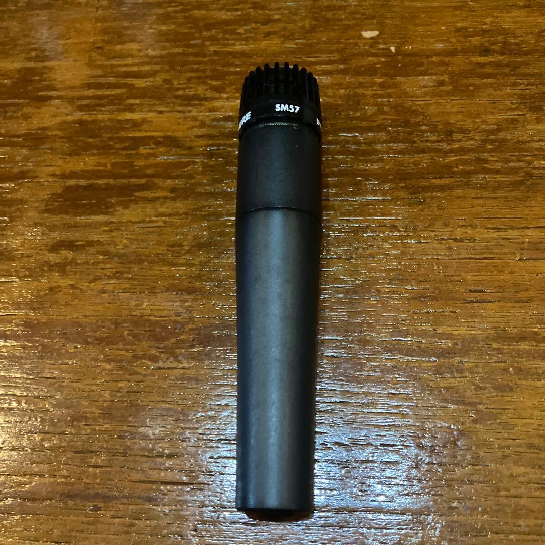 美品！SHURE SM57 ダイナミックマイク ※マイクケーブル1本サービス！
