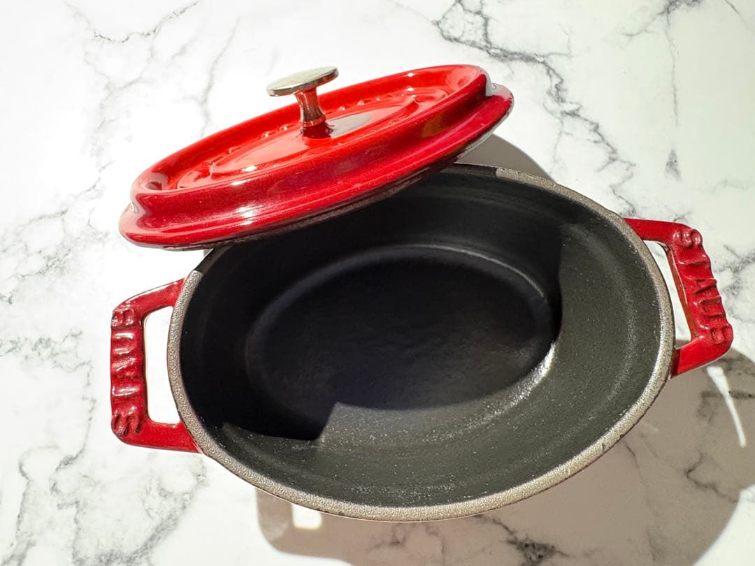 k*u様 新品状態　Staub ストウブ　ミニココット　オーバル　11cm チェ