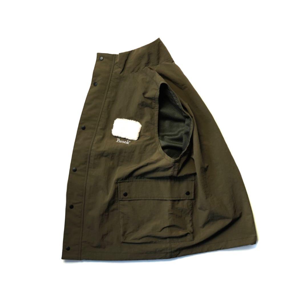 Brook Big Pocket Nylon Vest カーキ色