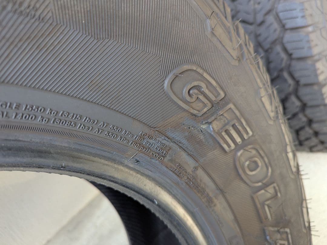 専用　難有り　ヨコハマ GEOLANDAR A/T 4 LT265/75R16