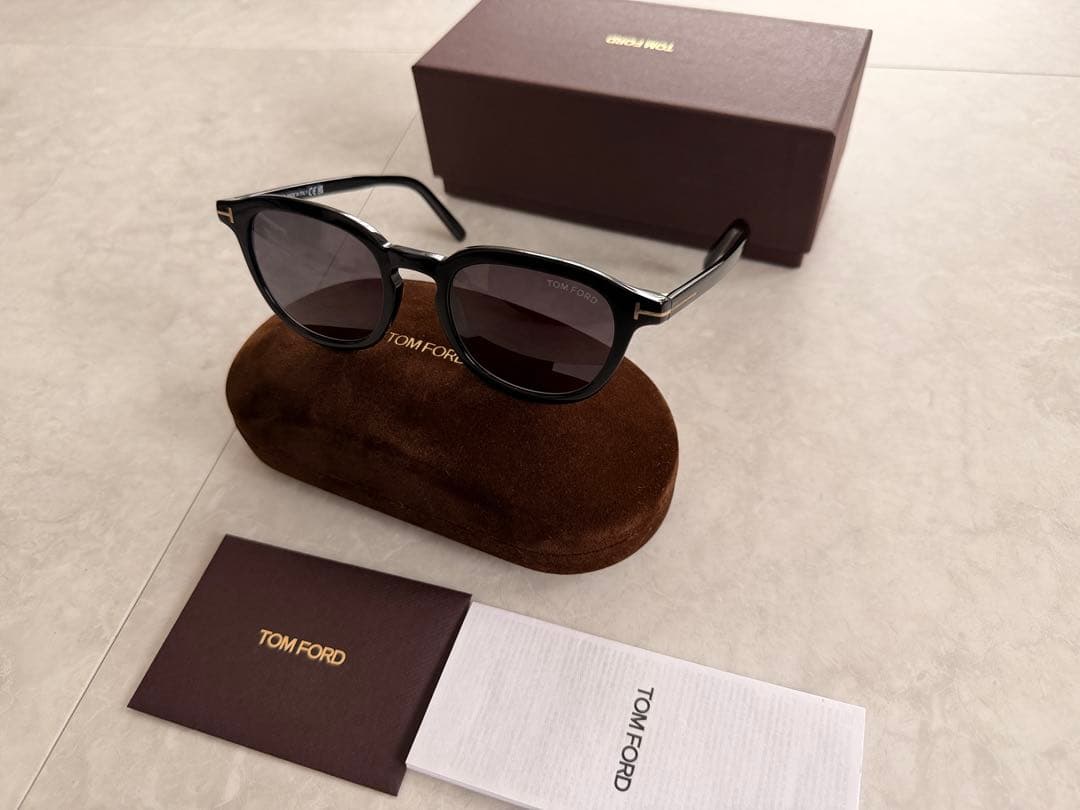 TOM FORD ブラック サングラス TF816 ロンハーマン購入