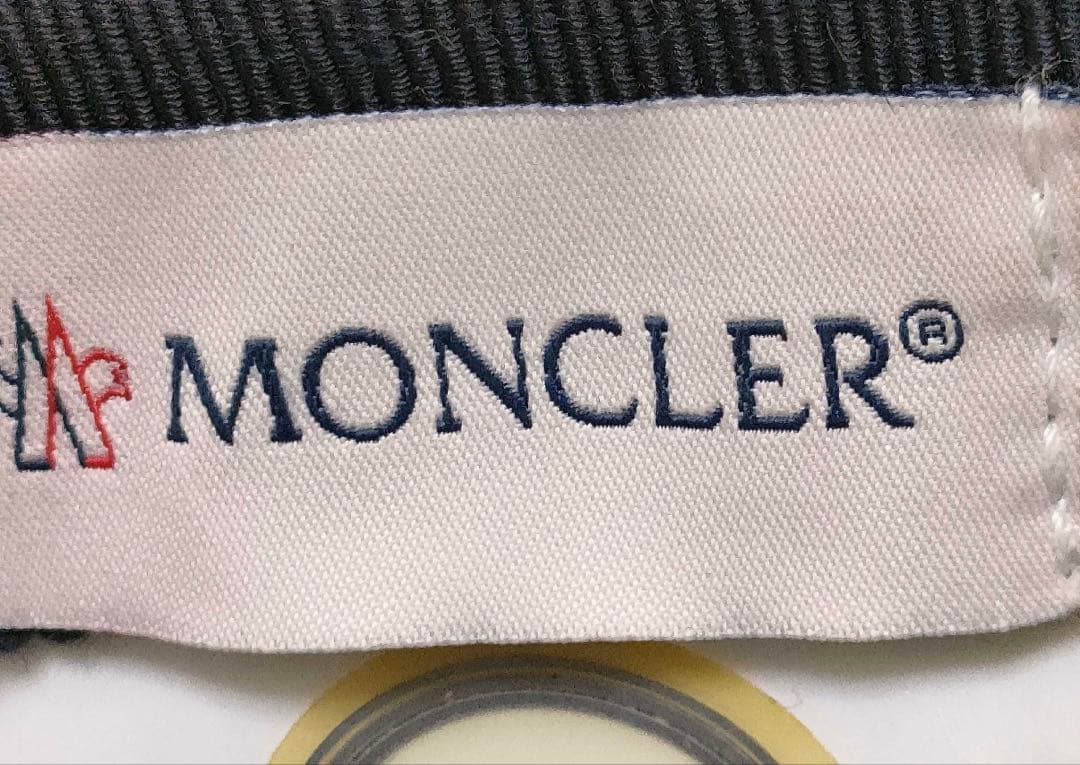 Moncler 黒 ベースボールキャップ