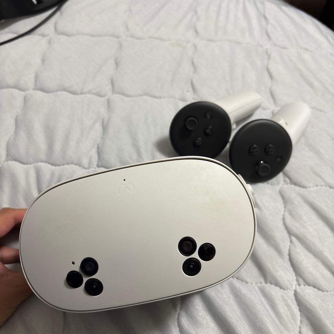 VRヘッドセットとコントローラーセット