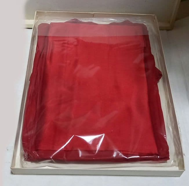 値下げ 赤いシルクの長袖パジャマ Lサイズ