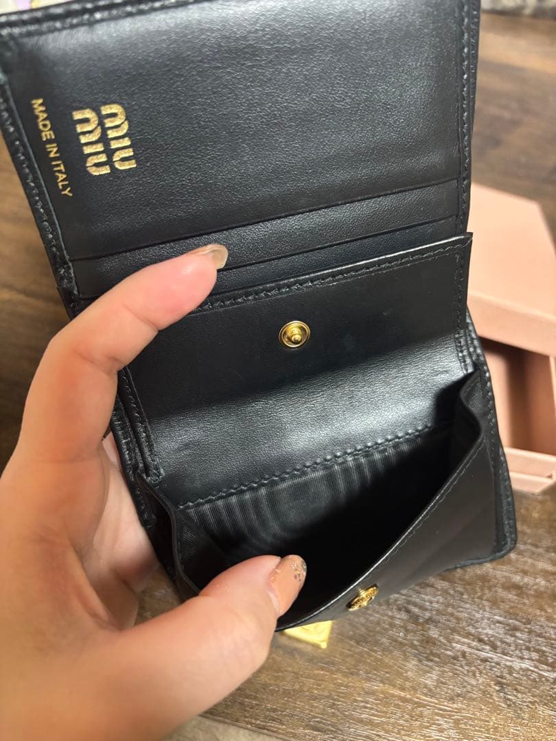 美品✨MIUMIU2つ折り財布