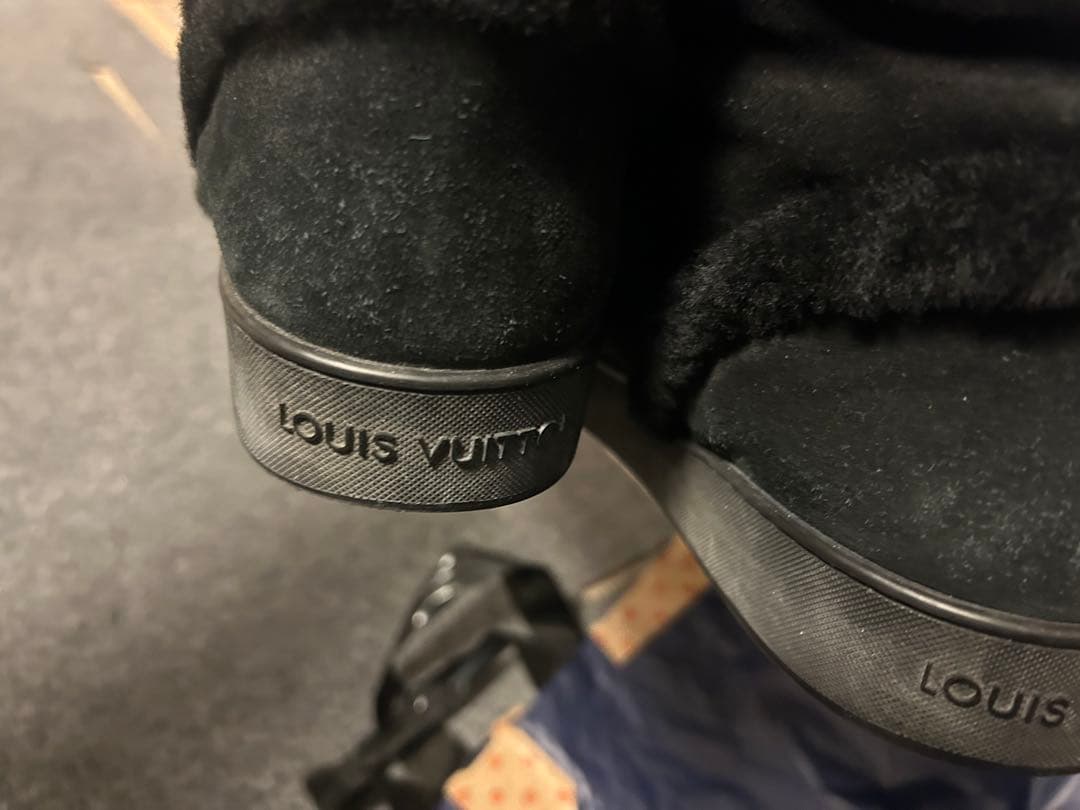 LOUIS VUITTON ブラックロングブーツ