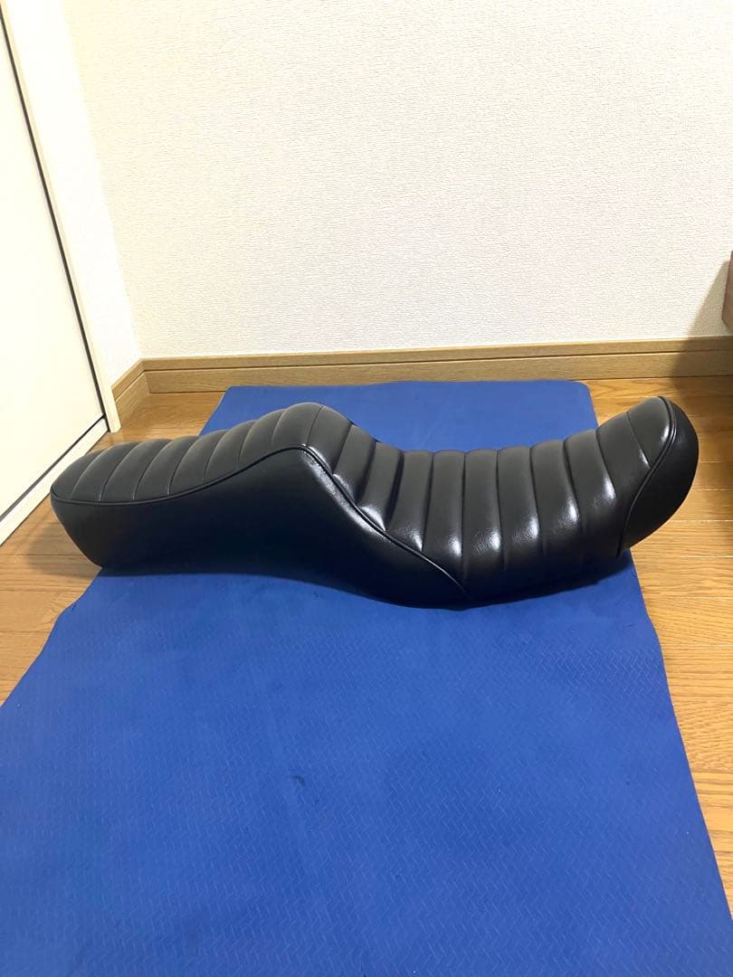 Tramp トランプ　キング&クイーン　シート　ハーレー　スポーツスター