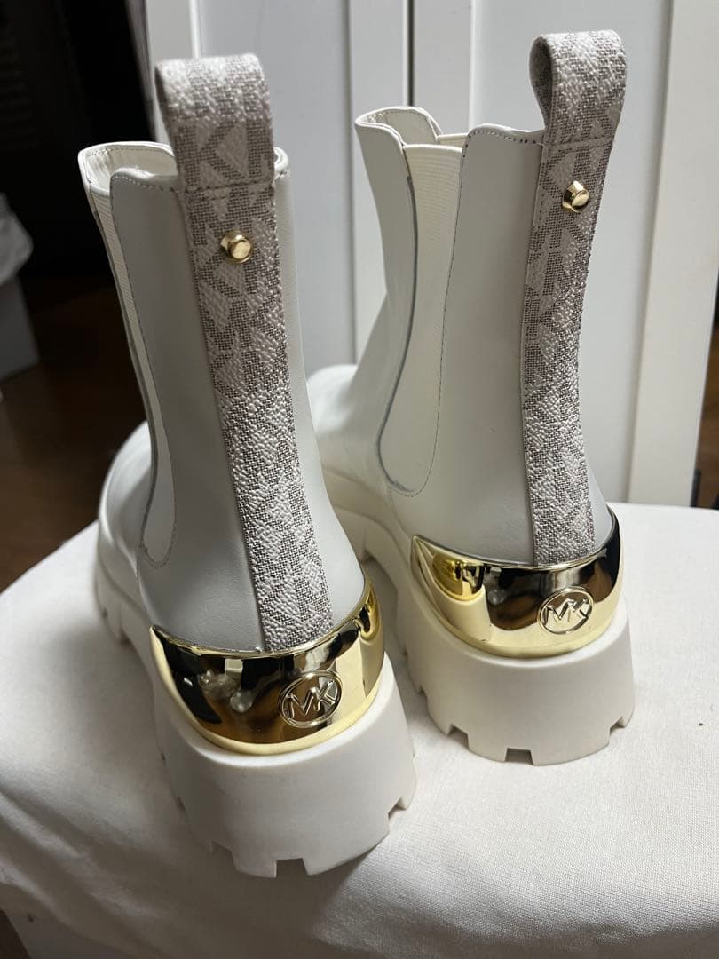 新品MICHAEL KORS レザー&ロゴ チェルシーブーツ　7.5