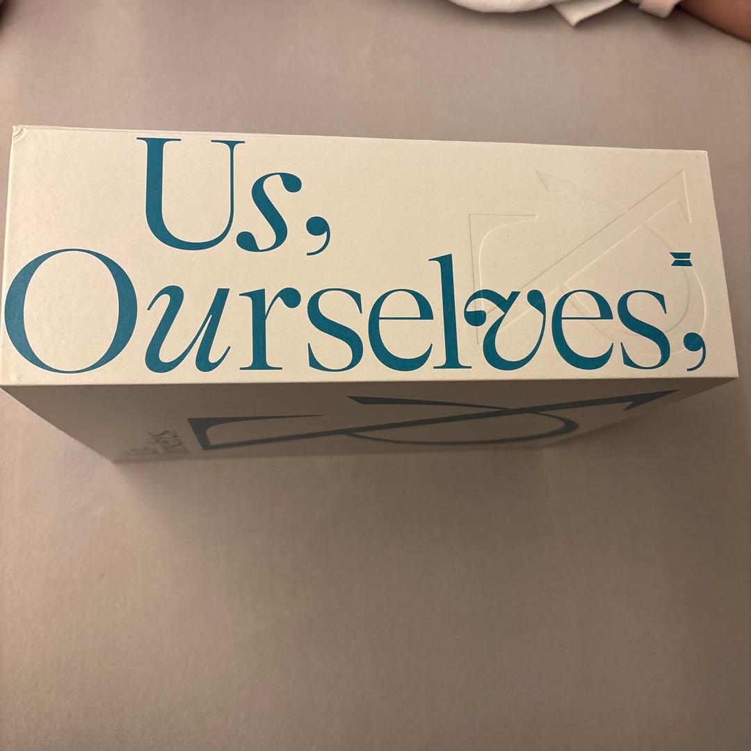 BTS Us, Ourselves, フォトブック