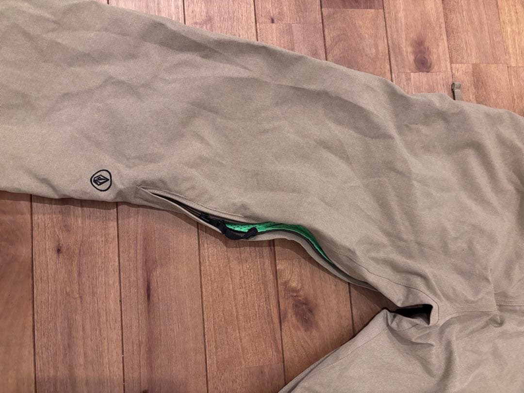 VOLCOM ほぼ未使用　スノーボード ウエア　パンツ