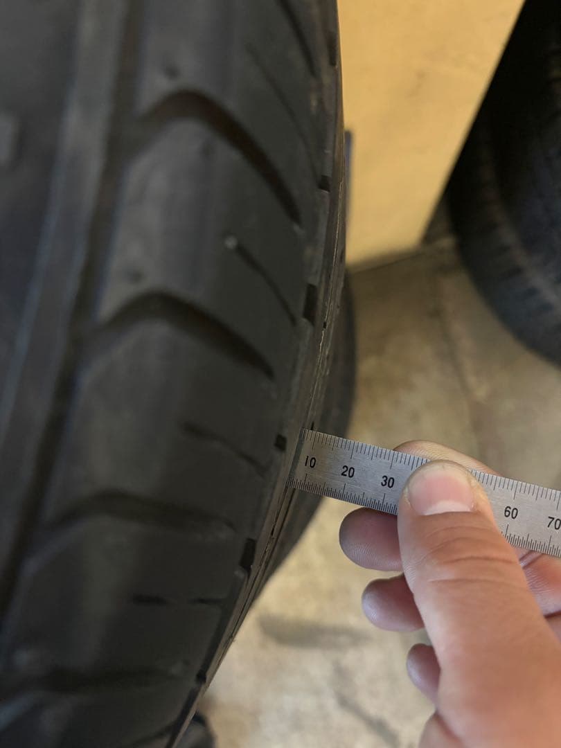 ご予約品 215/45R18 ノーマルタイヤ2本