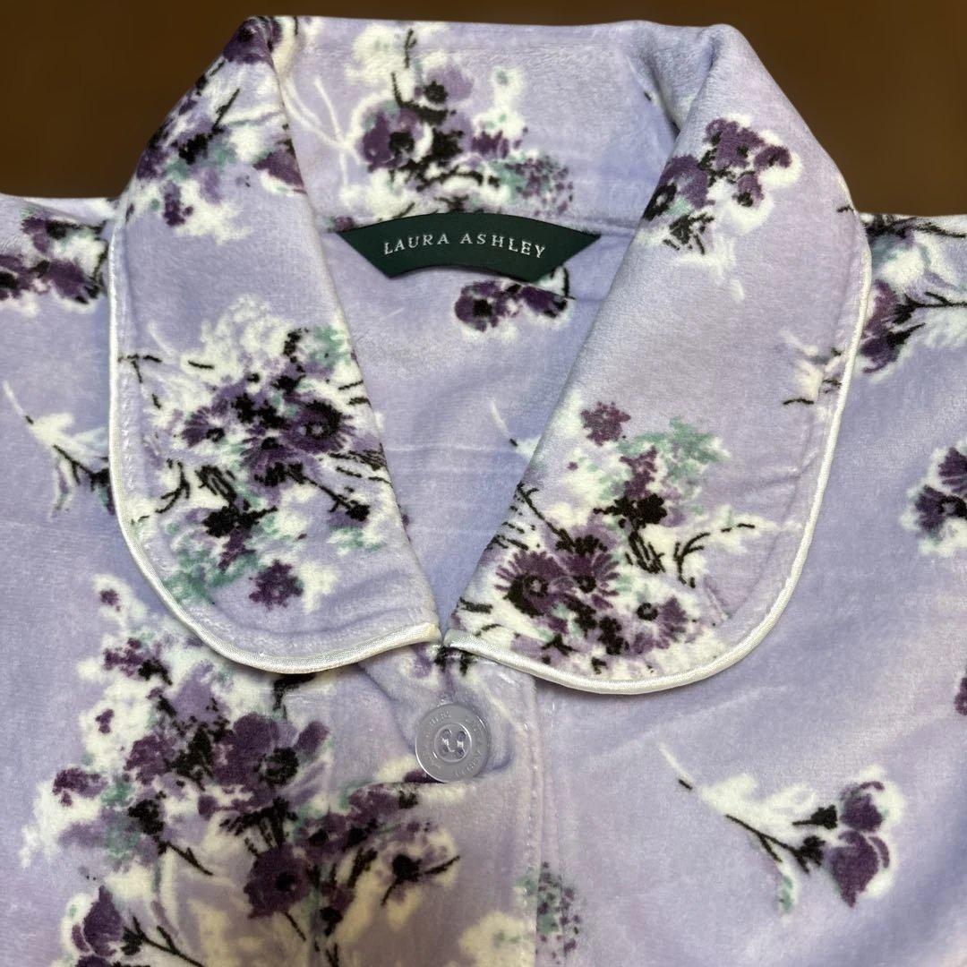新品タグ付き【LAURA ASHLEY 】婦人パジャマ 冬物パジャマMサイズ
