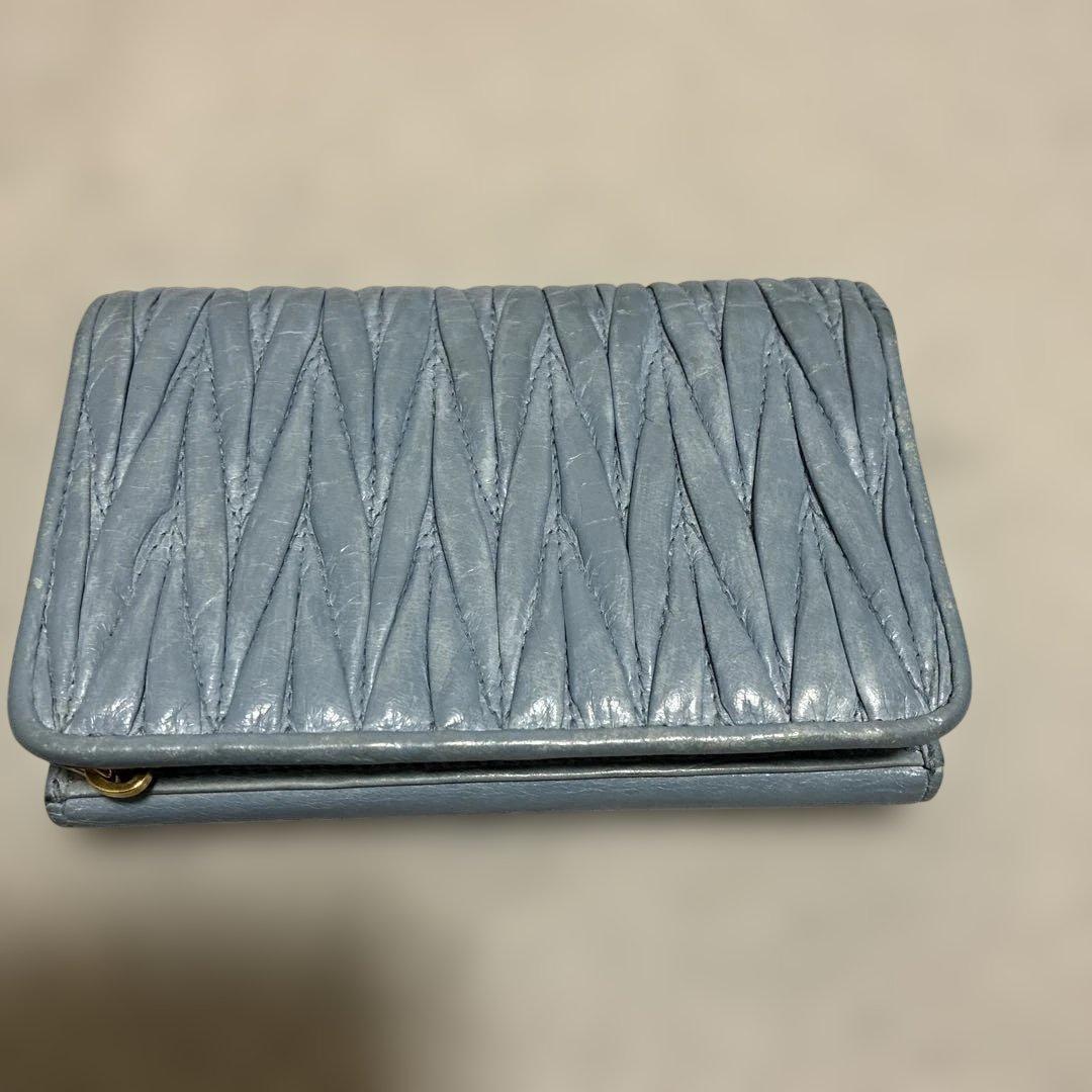 MIU MIUスカイブルー三つ折り財布