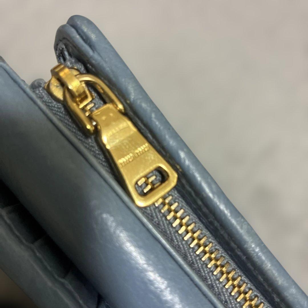 MIU MIUスカイブルー三つ折り財布