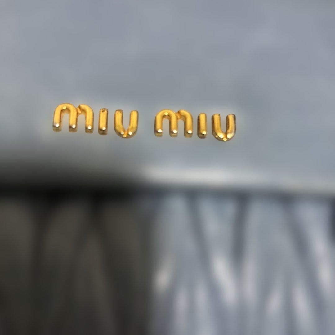 MIU MIUスカイブルー三つ折り財布