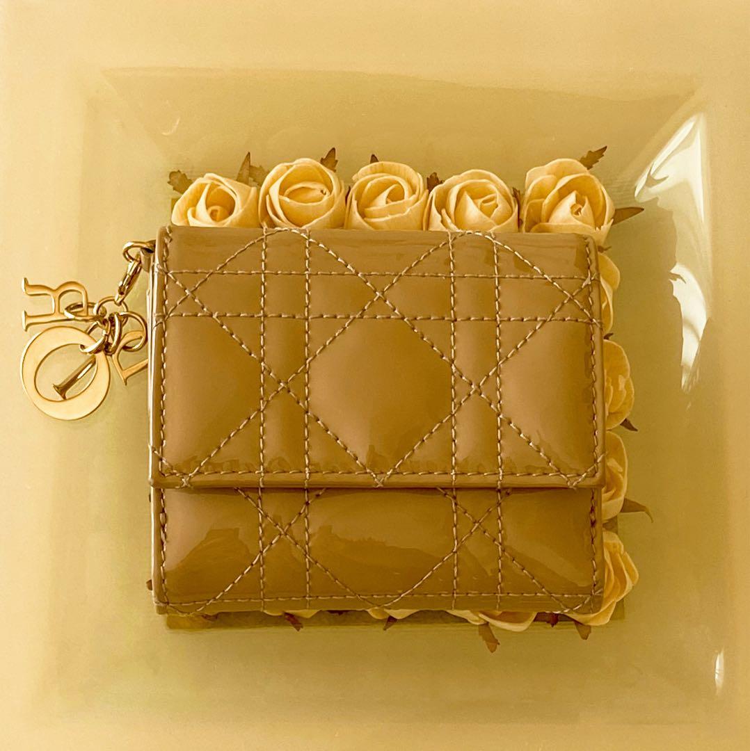 Lady Dior Lotusウォレット エナメルベージュ