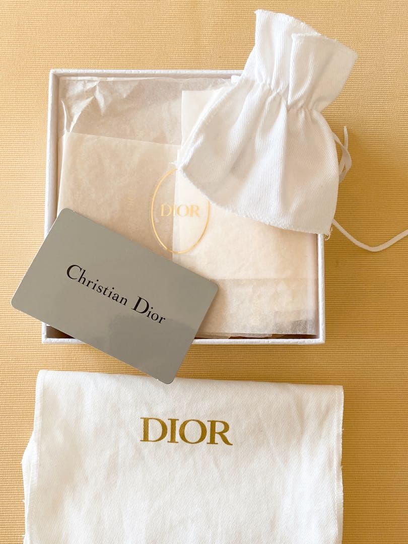 Lady Dior Lotusウォレット エナメルベージュ