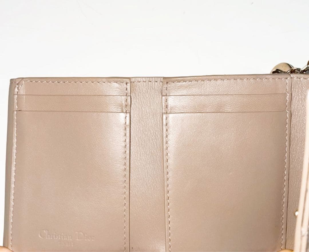 Lady Dior Lotusウォレット エナメルベージュ